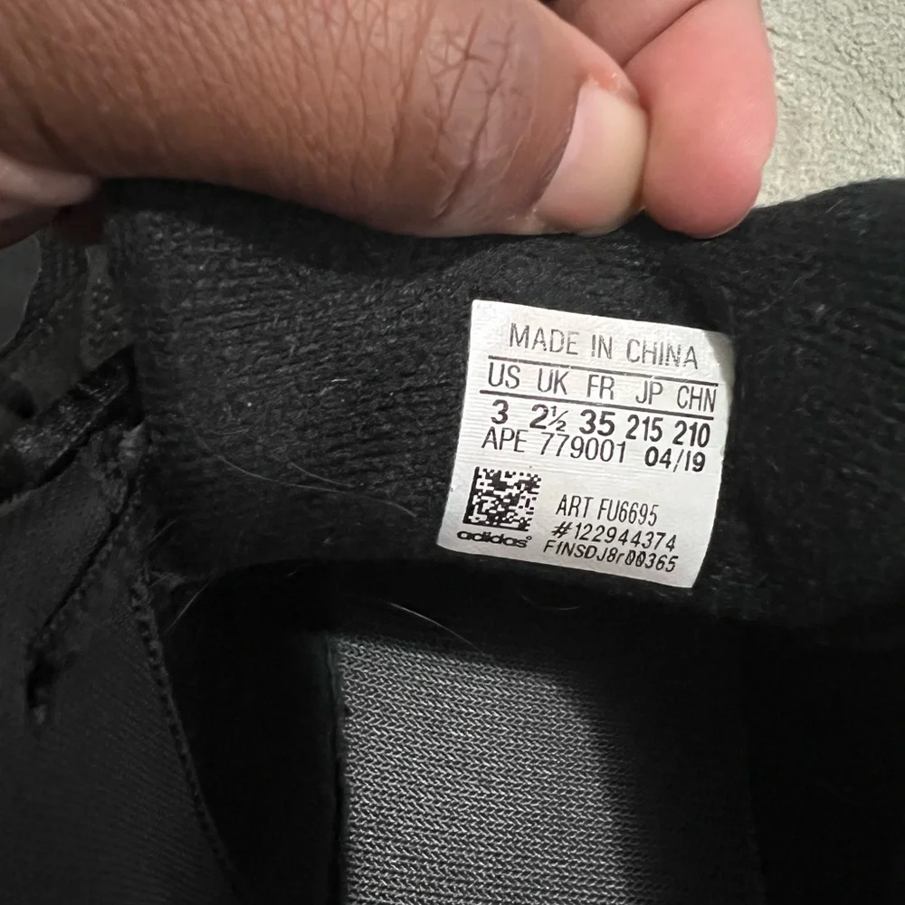 Yeezy Boost 700 V2 Kids Vanta - Picture 8 of 16